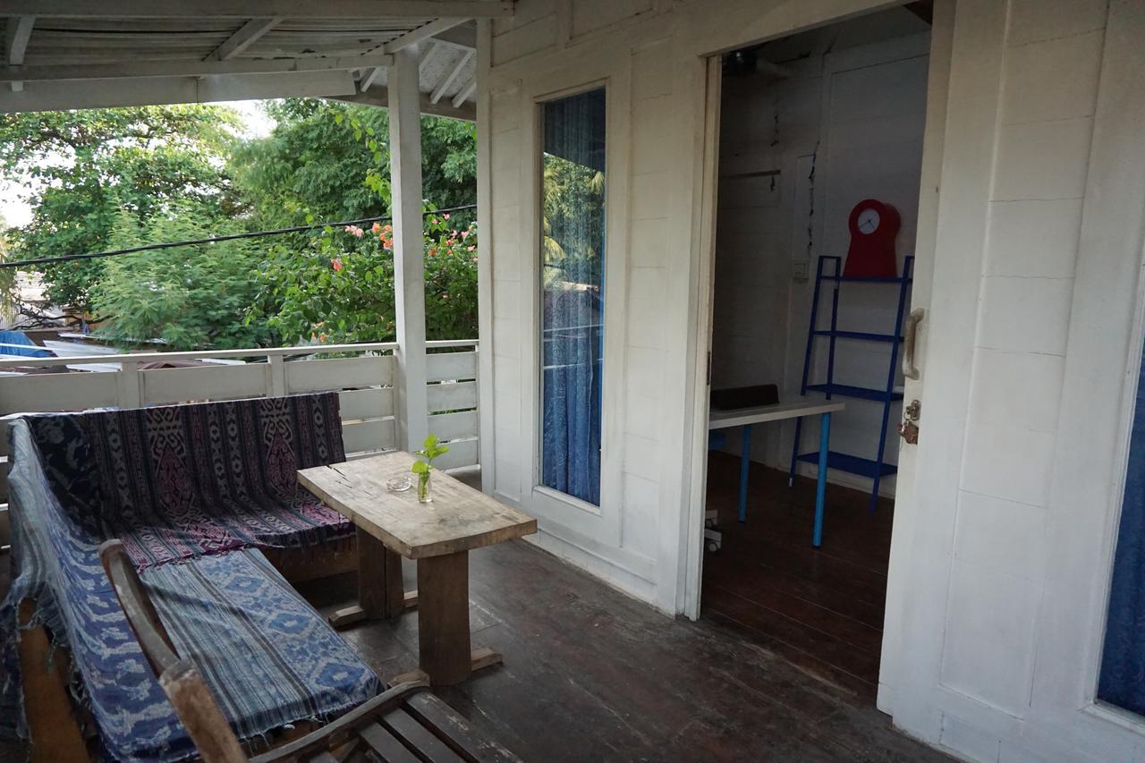 Salon De Nomad Gili T. Bed & Breakfast Gili Trawangan Exterior photo