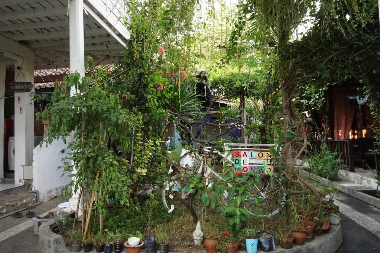 Salon De Nomad Gili T. Bed & Breakfast Gili Trawangan Exterior photo