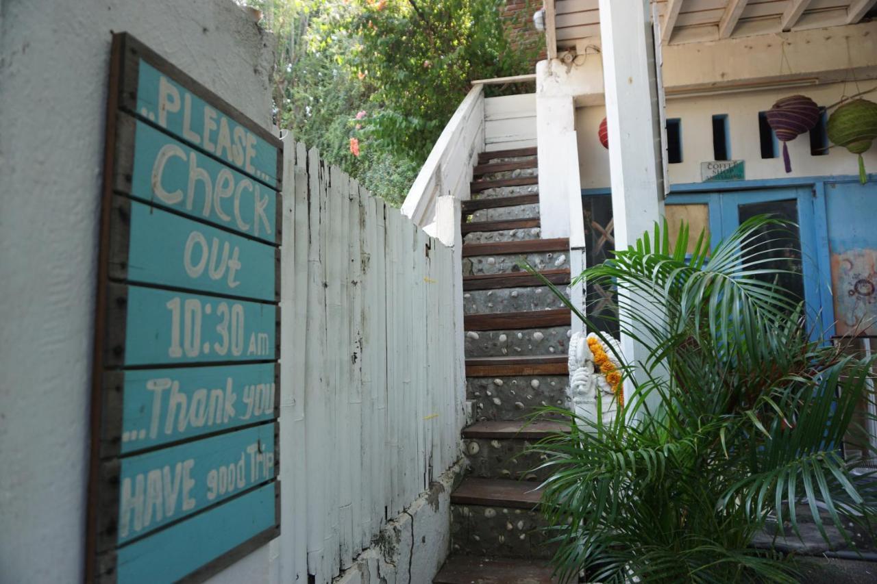 Salon De Nomad Gili T. Bed & Breakfast Gili Trawangan Exterior photo