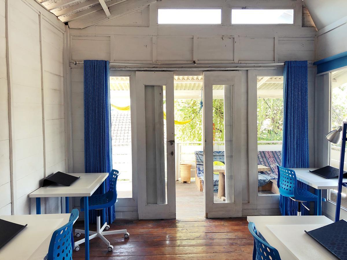 Salon De Nomad Gili T. Bed & Breakfast Gili Trawangan Exterior photo